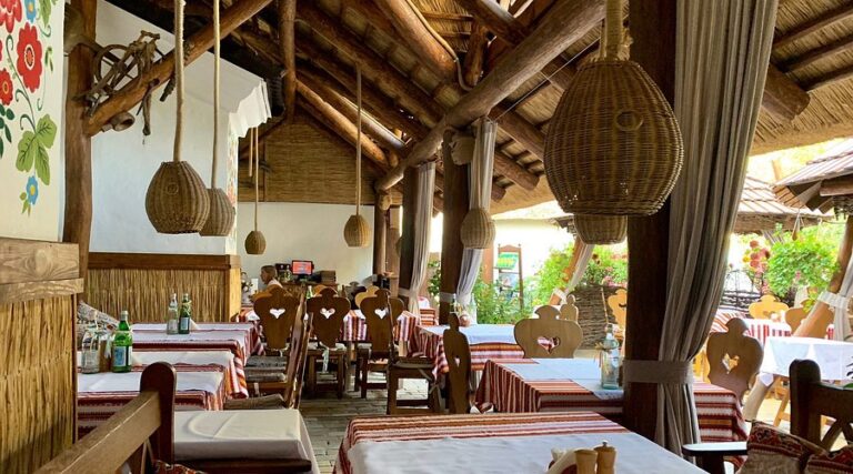 Tsars’ke Selo: Nikmati Kelezatan Klasik Ukraina dengan Suasana Mewah